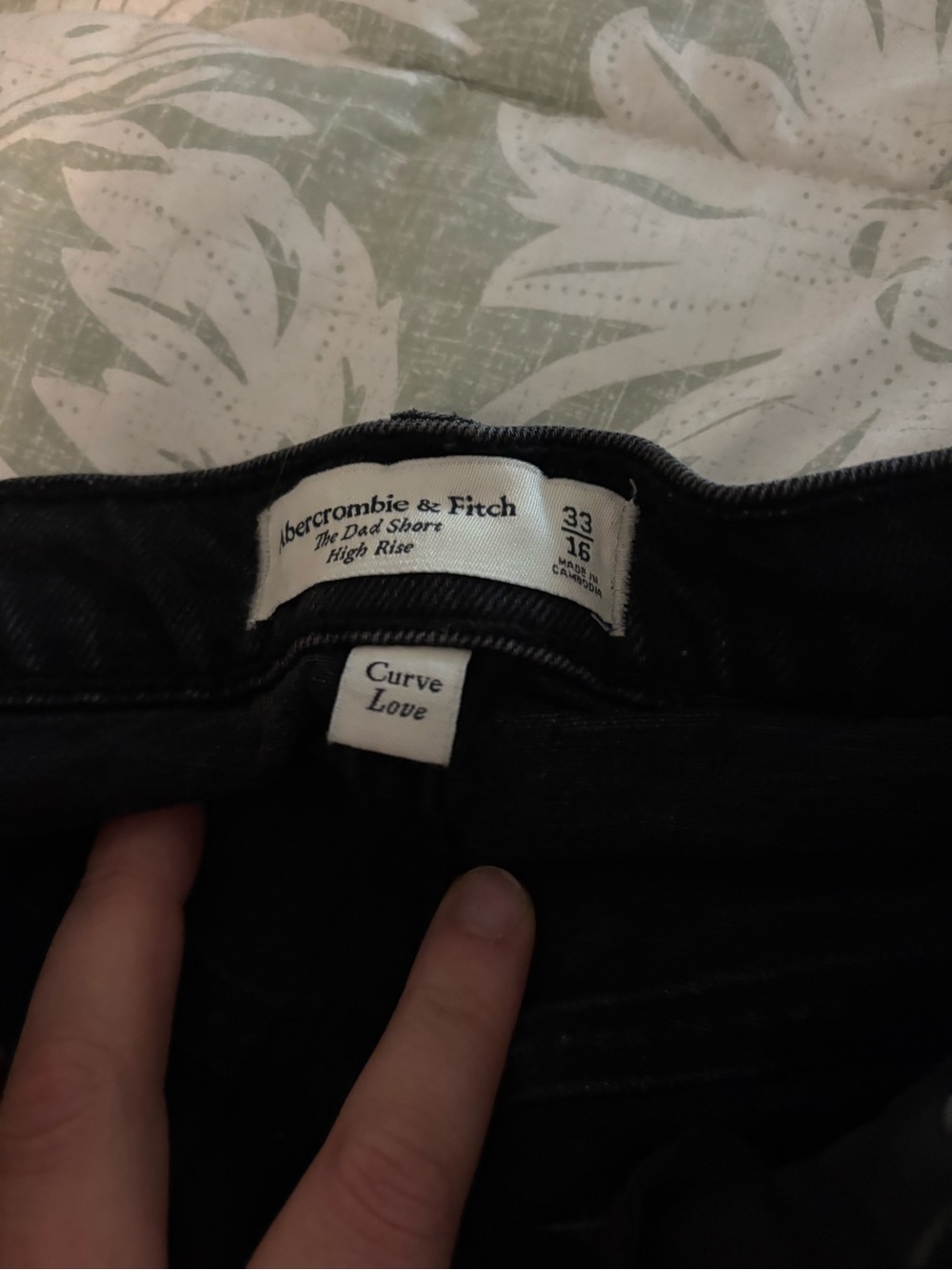 Abercrombie & Fitch Black Denim Dad Shorts size 33 - Picture 2 of 3